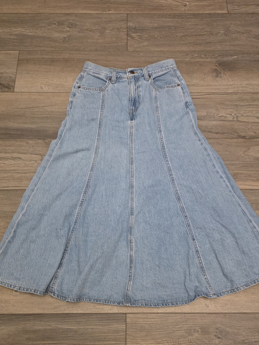 Vintage-Vibe Levi’s Fit & Flare Denim Midi Skirt Size 26